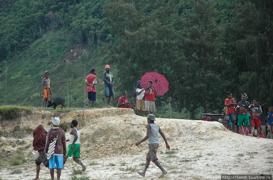 Деревенский футбол Энаротали, Индонезия