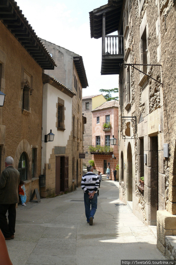 Прогулка по Барселоне. Гора Монжуик и Испанская деревня. Май Барселона, Испания