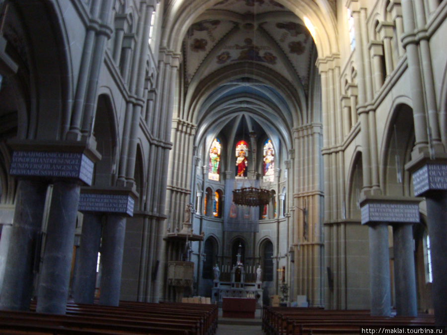 Берн. Интерьер собора Святого Петра. Берн, Швейцария