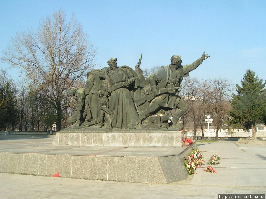 Памятник освободителям Скопье