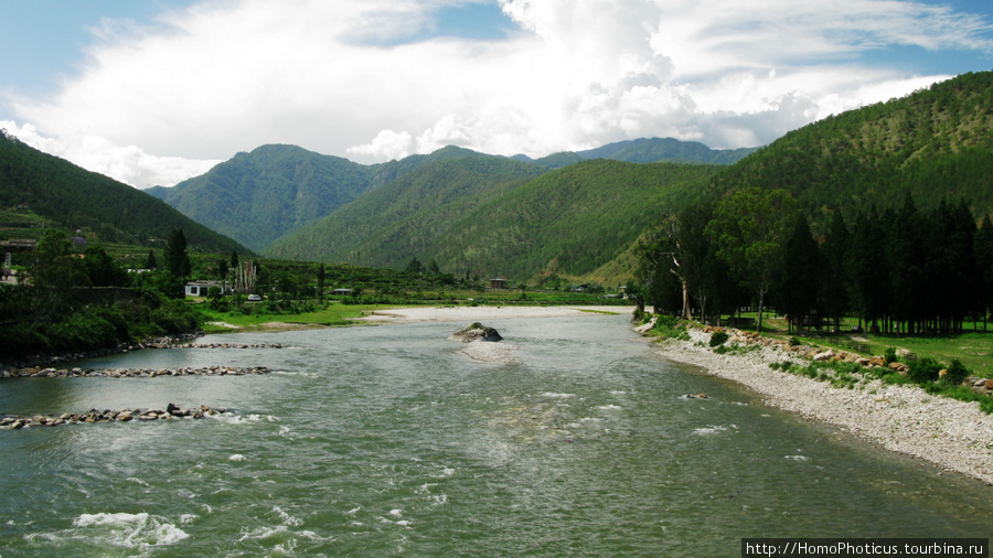 Женская река возле Пунакха дзонга Район Пунакха, Бутан