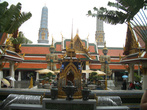 Большой Королевский Дворец — резиденция тайских монархов.Храм Изумрудного Будды