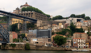 Вид на Вила-Нова-ди-Гайю с наборежной Дору в Порто