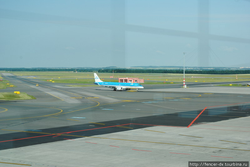 Голубой Эмбраер голландской KLM из Амстердама Прага, Чехия