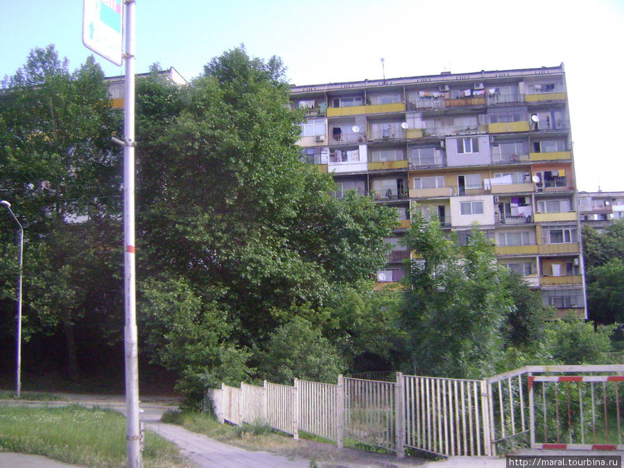 Такие панельные дома делают Варну похожей на любой более или менее крупный российский город Варна, Болгария
