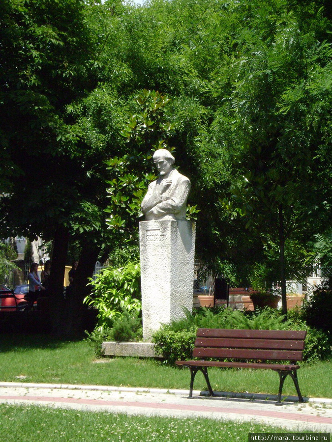 Памятник Добри Христову (1875-1941 гг.), болгарскому композитору, музыковеду, фольклористу Варна, Болгария