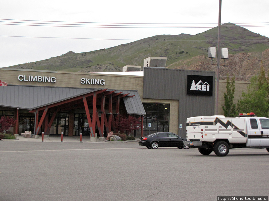 Этот магазин на окраине Salt Lake City CША