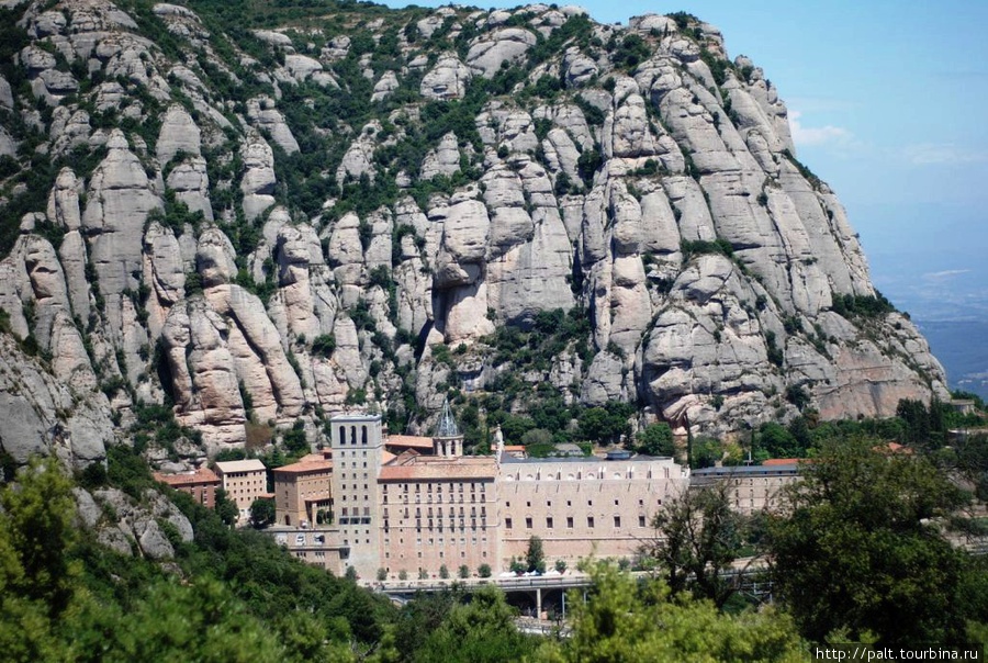 Вид на Монсеррат со смотровой площадки Сант Микель Монастырь Монтсеррат, Испания