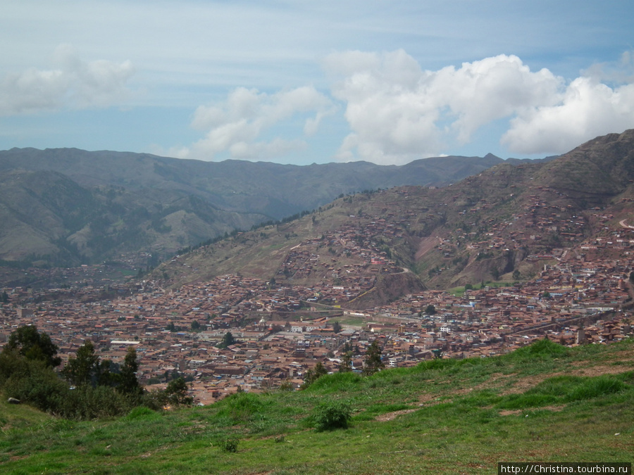 Америко показал нам свой город Куско с высоты птичьего полета. Куско, Перу
