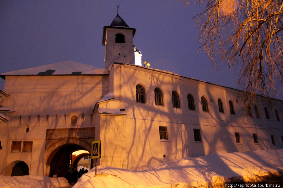 Святые ворота Спасо-Преображенского монастыря Ярославль, Россия
