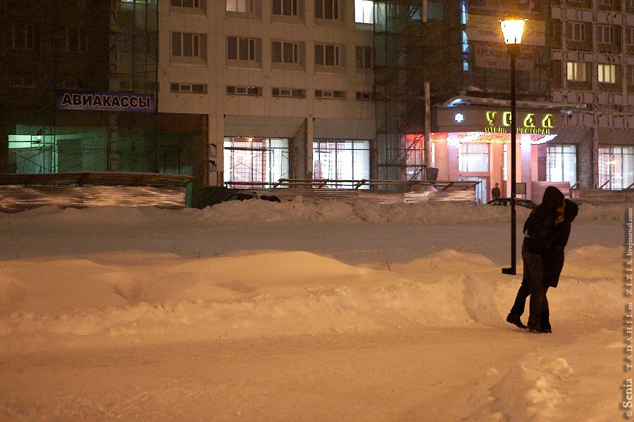 А вечером пошли прогуляться по центру города. Взяли штативы, все по взрослому… Не знаю, кому что. Мне со штативом снимать скучно. Пермский край, Россия