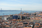 Еще одна достопримечательность Лиссабона — вантовый мост 27 Апреля через Тежу.