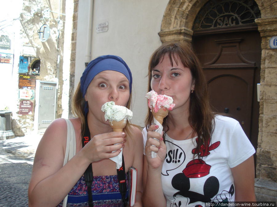 Чефалу. Мороженое — одно из любимых лакомств! Говорят, оно было изобретено как раз на Сицилии! Сицилия, Италия