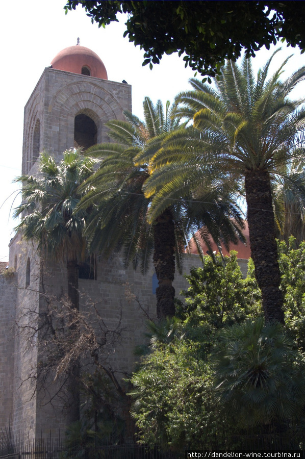 Палермо. Церковь Сан-Джовании-дельи-Эремити (San Giovanni degli Eremiti). Сицилия, Италия