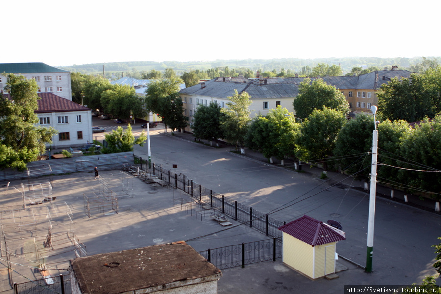Центральное место города — рынок (после обеда), вид из гостиницы Мичуринск Мичуринск, Россия