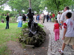 Скульптура Отдыхающий Гермес. День фестиваля.