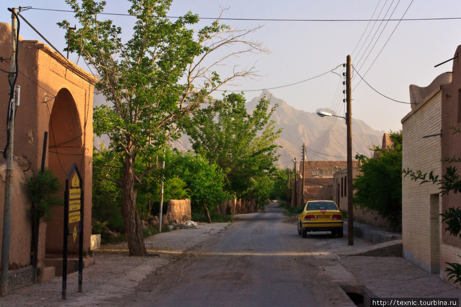 Потом мы переехали в одну из деревень неподалёку Йезд, Иран
