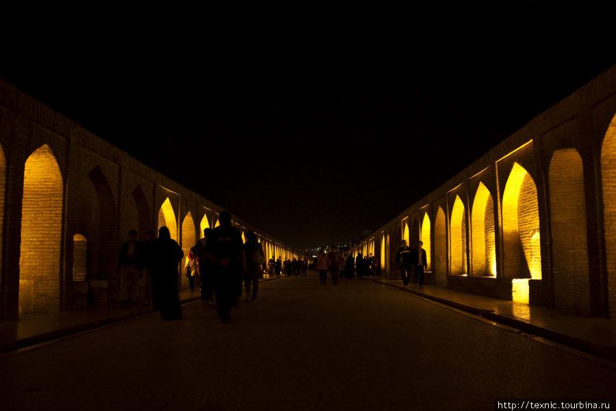 И мосты тоже подсвечиваются Исфахан, Иран