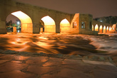 Мосты ночью — одно из самых красивых зрелищ в Исфахане