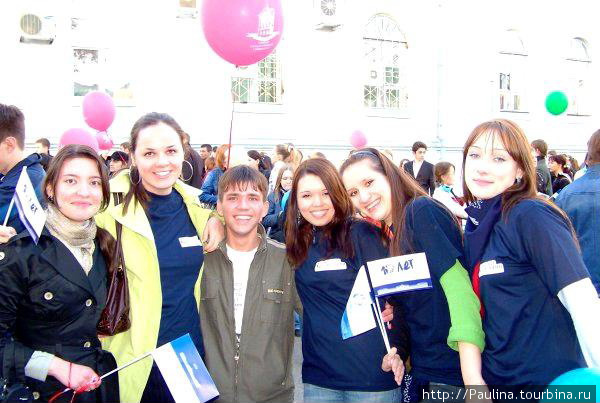 Студенты на майском шествии в честь дня рождения ТГУ Томск, Россия