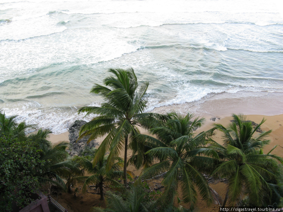 А из нашего окошка океан видно немножко. Лукильо, Пуэрто-Рико