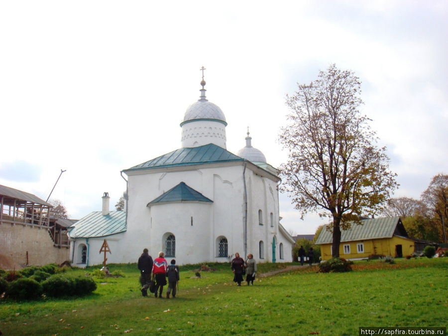 Словенские ключи и Старая крепость. Изборск, Россия