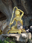 Обезьяны и Будда (возле храма диких обезьян)