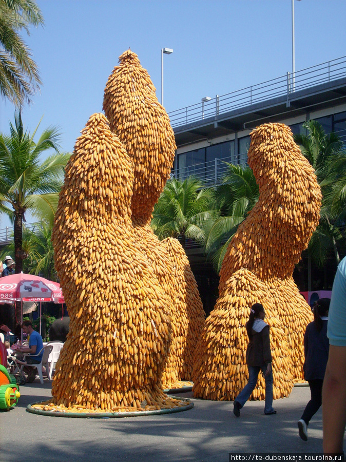 Скульптура из кукурузы. Паттайя, Таиланд