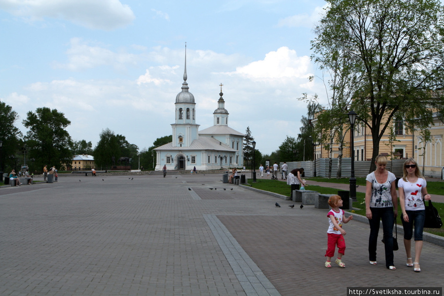 На прогулке по Кремлю Вологда, Россия