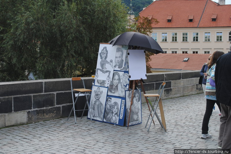Карикатуры — самый популярный вид искусства на мосту Прага, Чехия