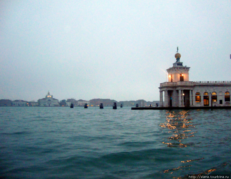 Вид Мыса таможни Венеция, Италия