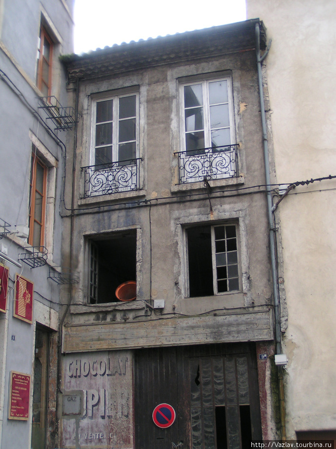 Запущенный дом Вьенн, Франция