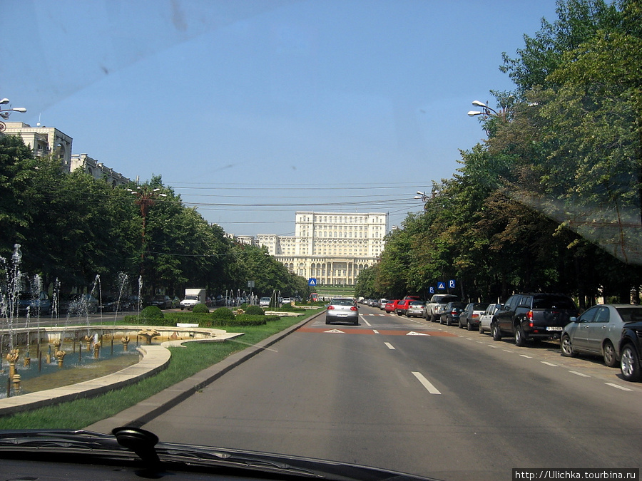 Впереди дворец Чаушеску Румыния