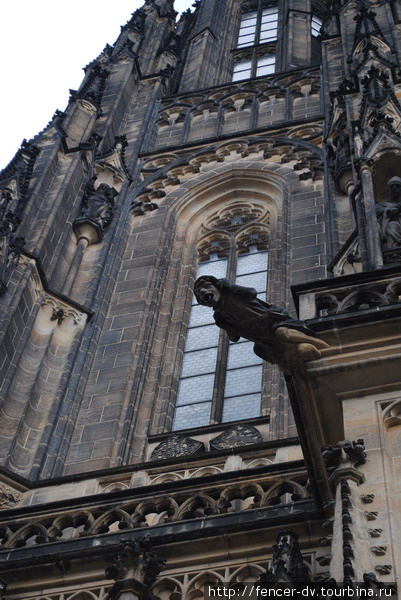 Фасад украшен невероятным количеством фигурок Прага, Чехия