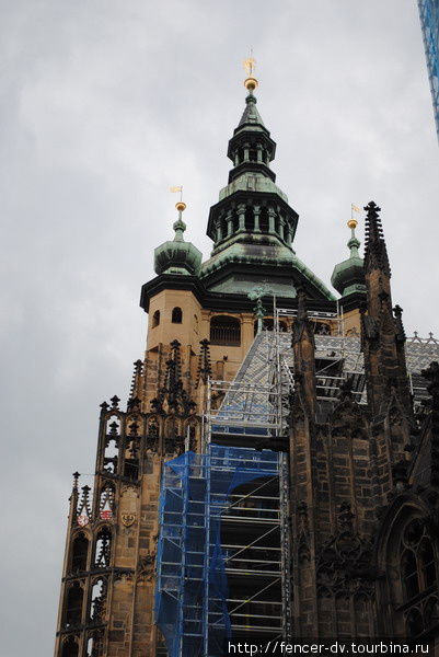 Какая-нибудь часть собора всегда на реконструкции Прага, Чехия