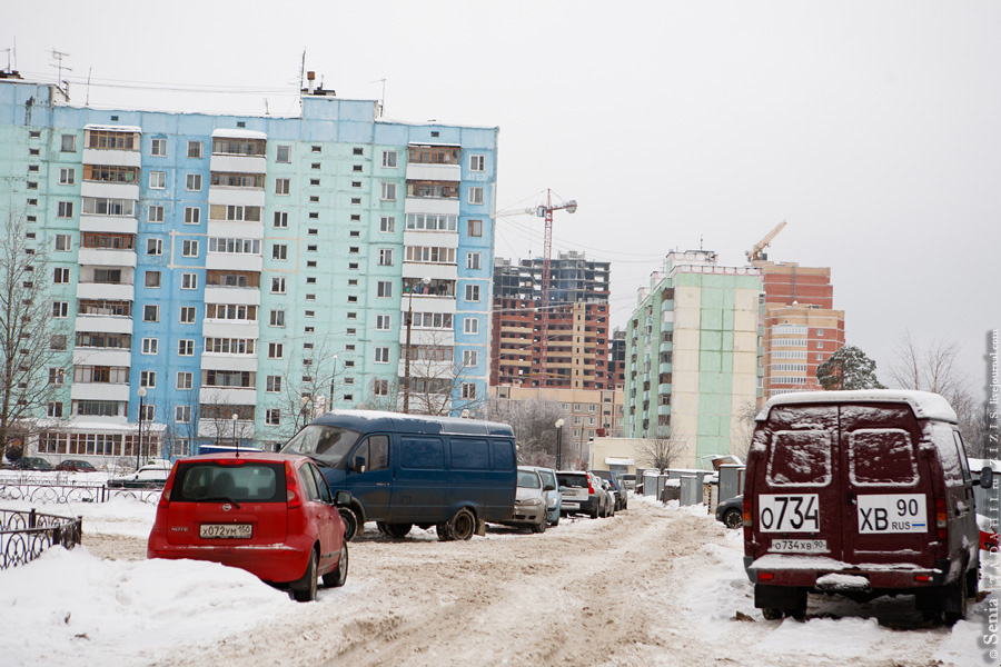 Мы могли бы дойти до церкви, в подвале которой по преданию есть вход в тоннели Метро-2, но это уже не Краснознаменск, так что возвращаемся. Краснознаменск, Россия