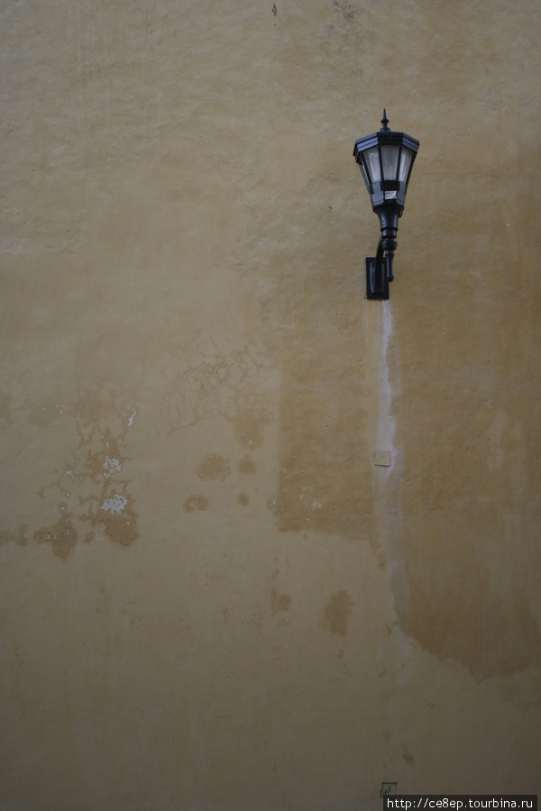 В Кампече фонарь больше чем фонарь. Они везде, создают уют и домашнюю атмосферу Кампече, Мексика