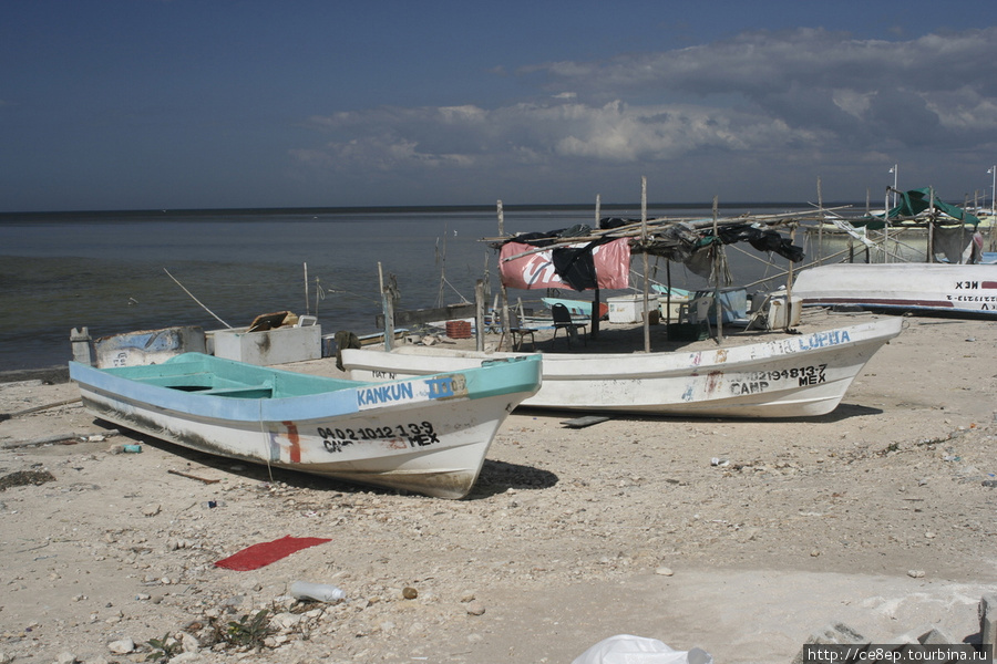 И на последок — лодки простых мексиканских рыбаков Кампече, Мексика