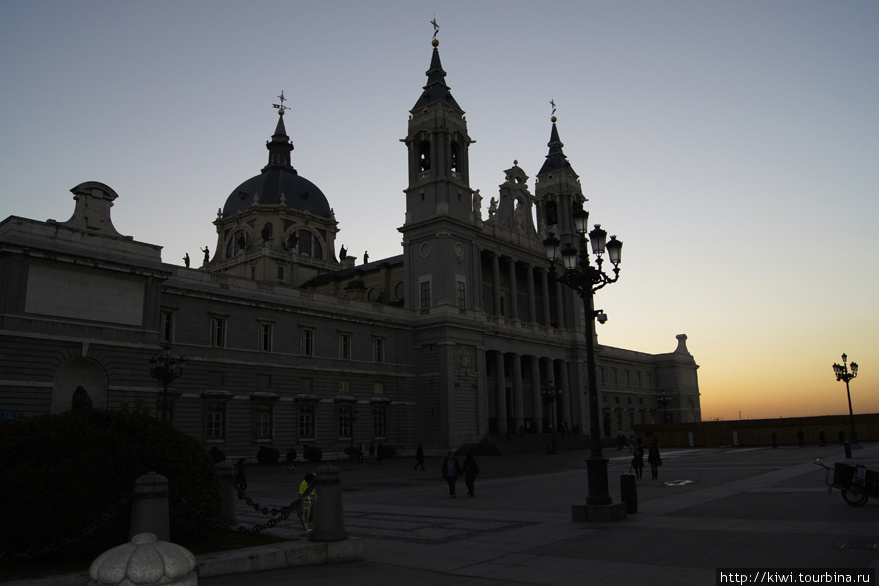 Кафедральный собор Альмудена Мадрид, Испания