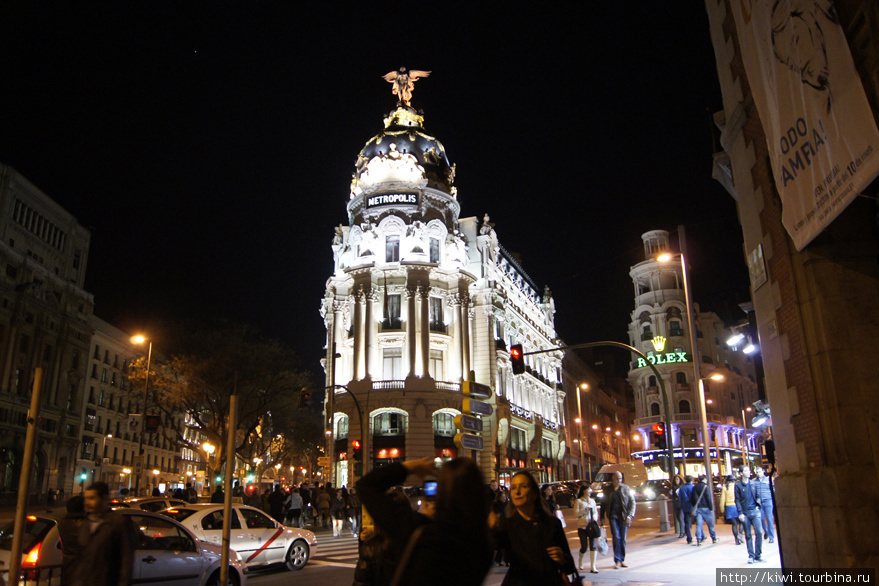 Здание компании метрополис с крылатой Викторией Мадрид, Испания