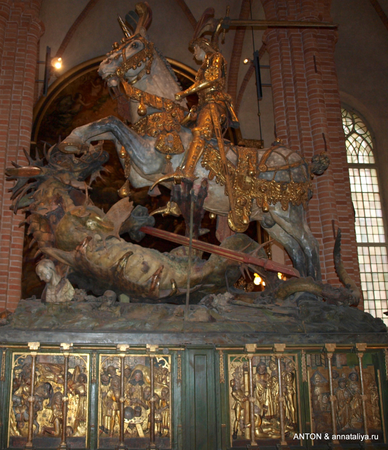 Статуя святого Георгия и дракона из лосиных рогов Стокгольм, Швеция