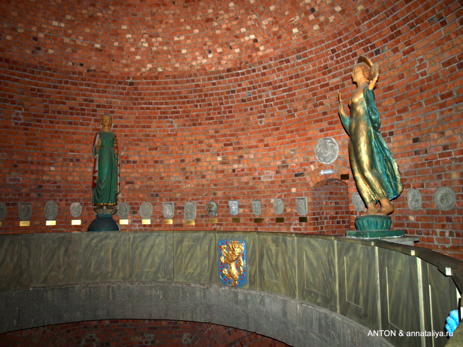 Статуи святых на галерее Стокгольм, Швеция