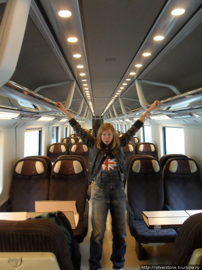 пустой поезд по пути в Ниццу Ницца, Франция