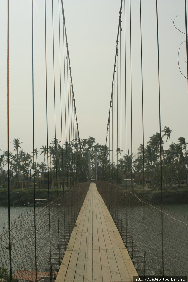 Раскачать мост над Рио Ла Антигуа