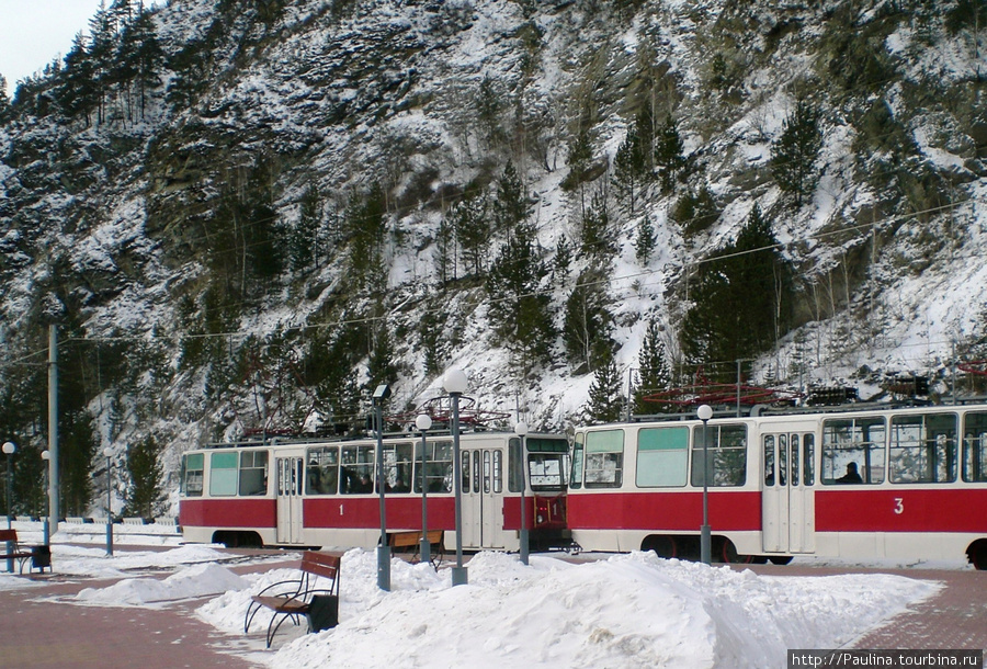 Трамвайчики в горах — около Саяно-Шушенской ГЭС Саяногорск, Россия