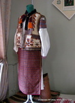 Цвет и узор вышивки на костюмах указывает на территориальную принадлежность к району Карпат.