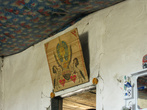 У входа — герб аймака