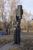 А этот памятник Достоевскому молодежь называет Федей-металлистом