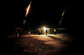 За 15 минут до Нового 2011 Года двор в Унгуртасе наполнился шумом, треском и огнями петард.