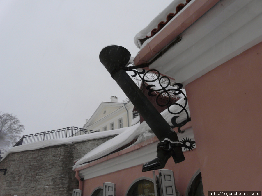 Труба — символ улицы Большая Нога Таллин, Эстония